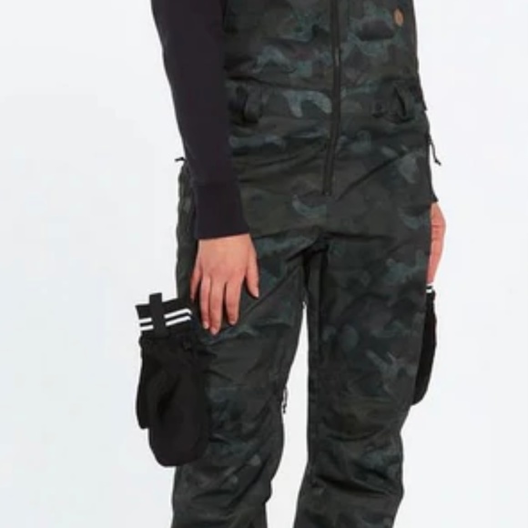 NEW XS Volcom Women’s Snowboard Swift Camo bibs w/ tags. - Picture 5 of 5